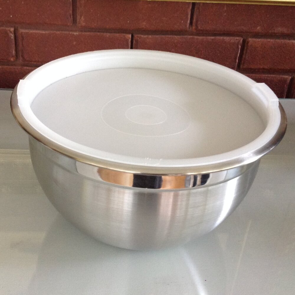 'The Main Ingredients' Fine Quality Stainless Steel Mixing Bowl with Lid
